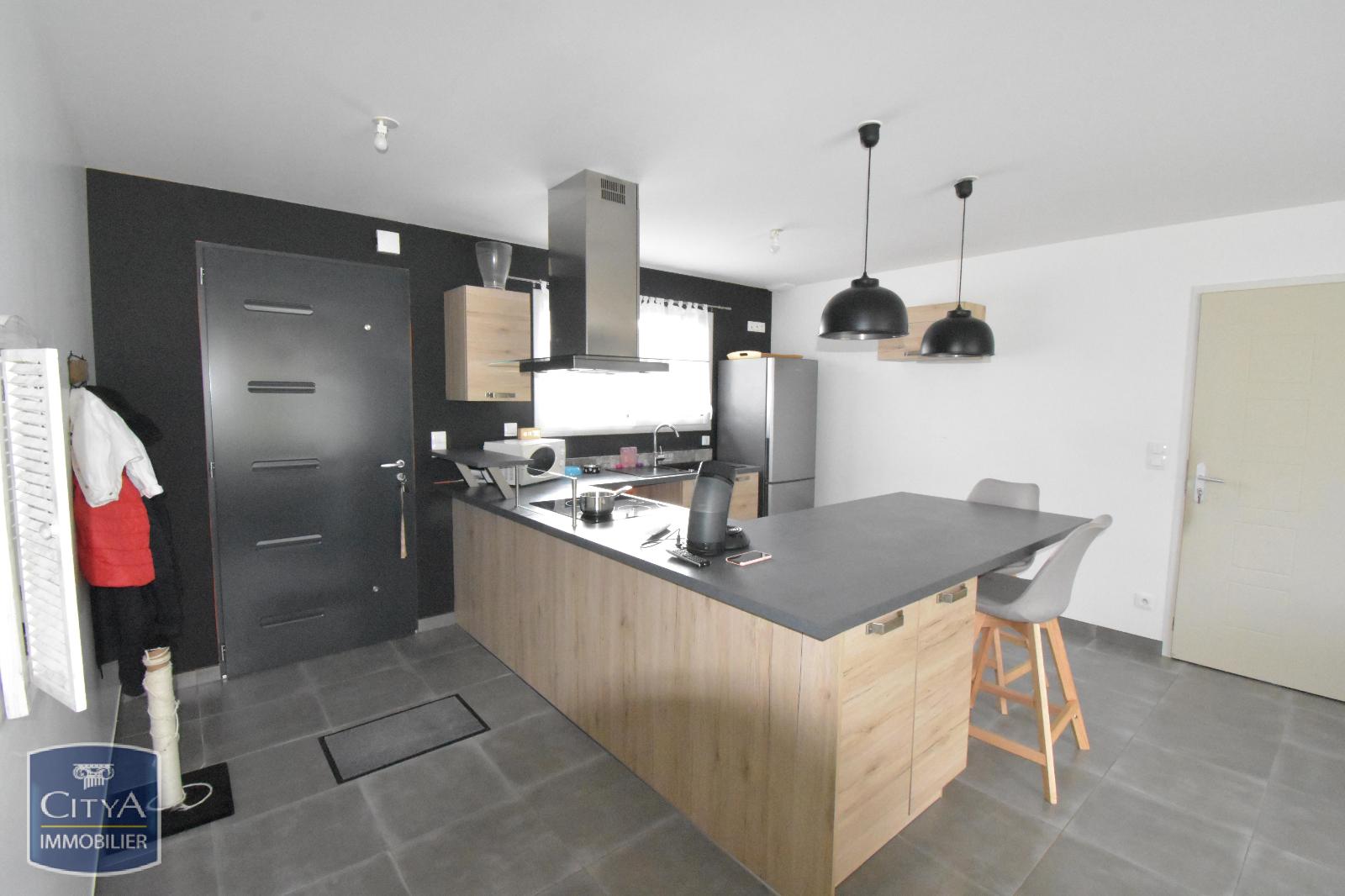 MAISON CHEMIRE LE GAUDIN SEJOUR CUISINE AMENAGEE EQUIPEE 3 CHAMBRES 1 SALLE D'EAU GARAGE JARDIN