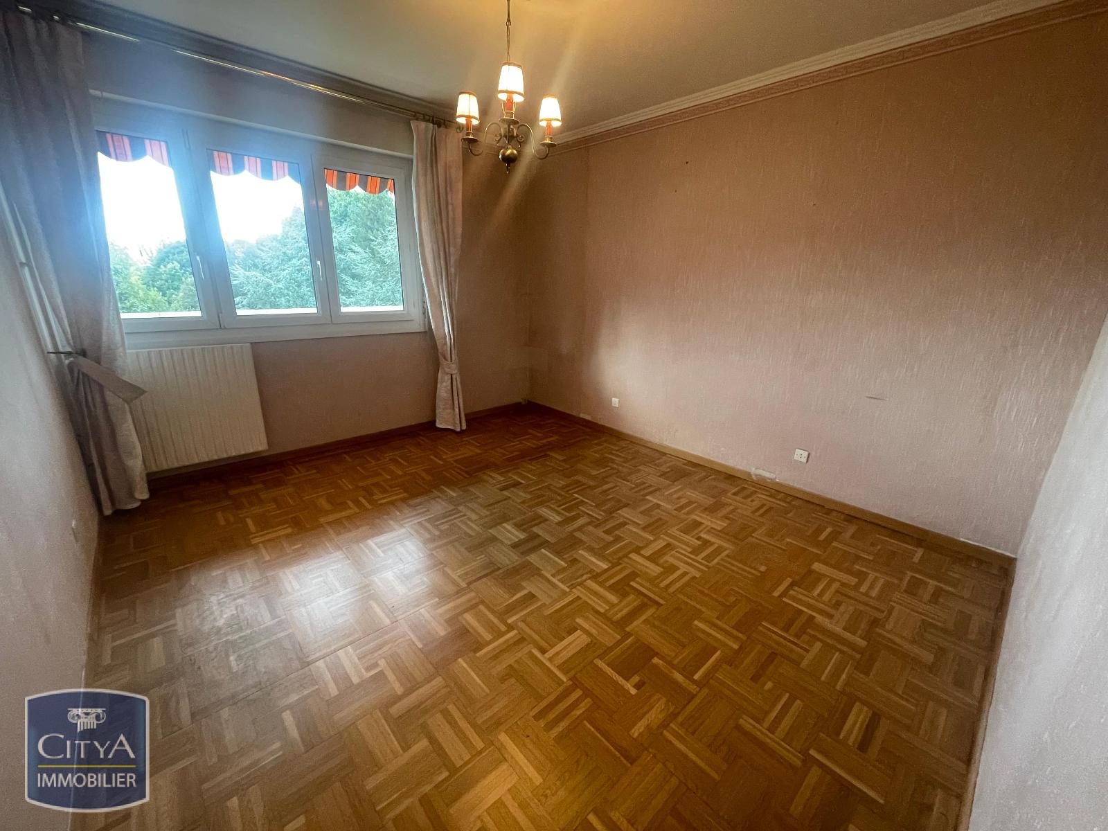 A VENDRE VERDIGNÉ T4 BALCON 3 CHAMBRES EXCLUSIVITÉ LES MAILLETS TRAM BUS COMMERCES PARKING CAVE EMPLACEMENT IDÉAL CUISINE SÉPARÉE DOUCHE