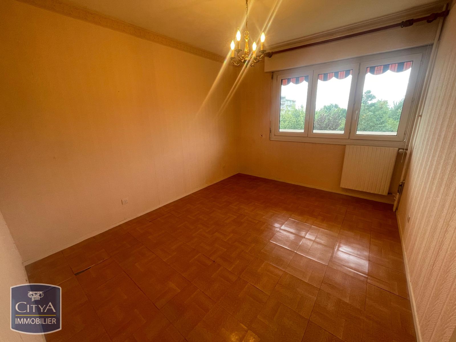 A VENDRE VERDIGNÉ T4 BALCON 3 CHAMBRES EXCLUSIVITÉ LES MAILLETS TRAM BUS COMMERCES PARKING CAVE EMPLACEMENT IDÉAL CUISINE SÉPARÉE DOUCHE