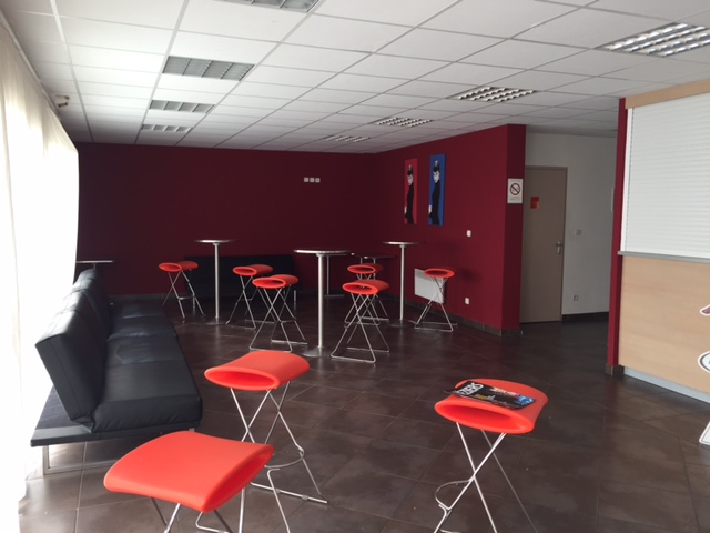 STUDIO BEZIERS QUARTIER CHAMPS DE MARS SALLE DETENTE COMMUNE