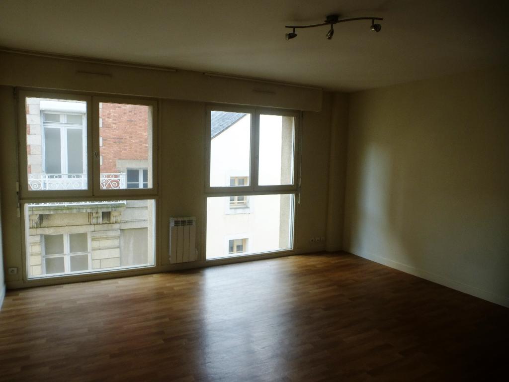 A LOUER APPARTEMENT T2 LAVAL