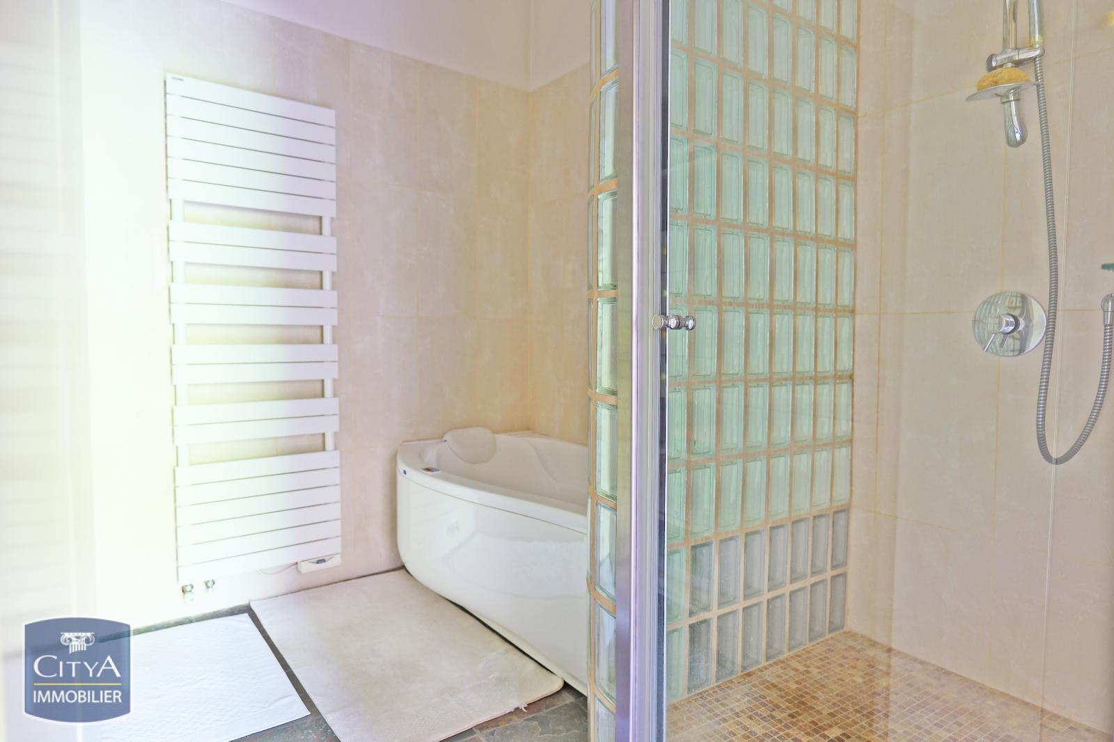 Salle de bains avec Douche à l'italienne