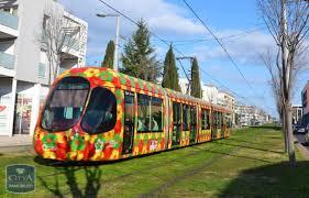 A proximité de la ligne 2 du tramway