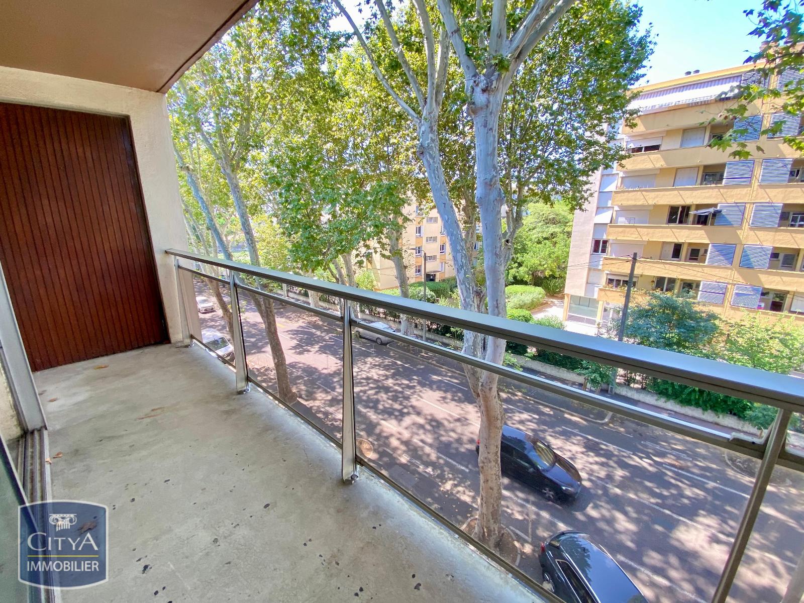 Terrasse avec vue dégagée