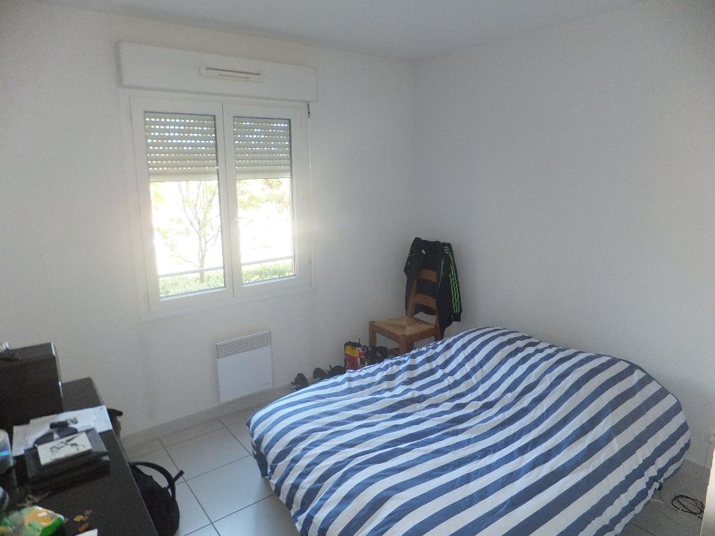 A LOUER ROUTE UZES T2 RESIDENCE SECURISEE TERRASSE PARKING