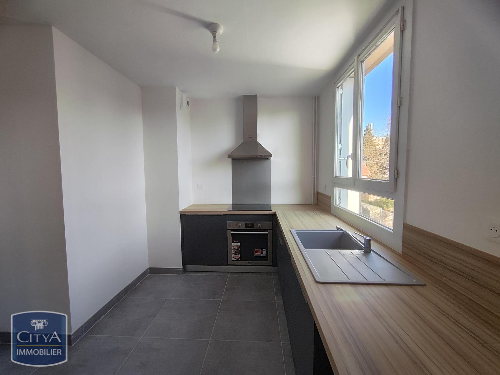 A LOUER - T4 - RESIDENCE SECURISEE - BALCON - LOGGIA - CELLIER - GARAGE - QUARTIER HOCHE - ROUTE D'UZES