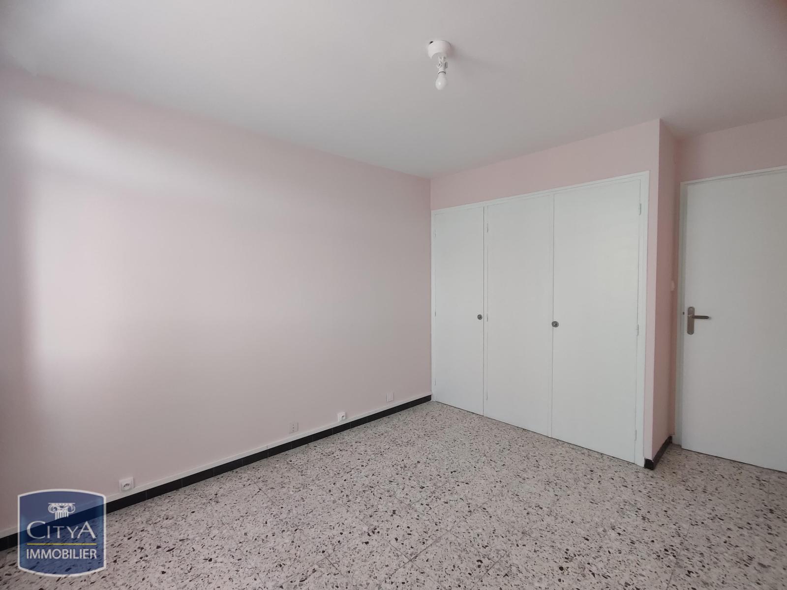 A LOUER - T4 - RESIDENCE SECURISEE - BALCON - LOGGIA - CELLIER - GARAGE - QUARTIER HOCHE - ROUTE D'UZES