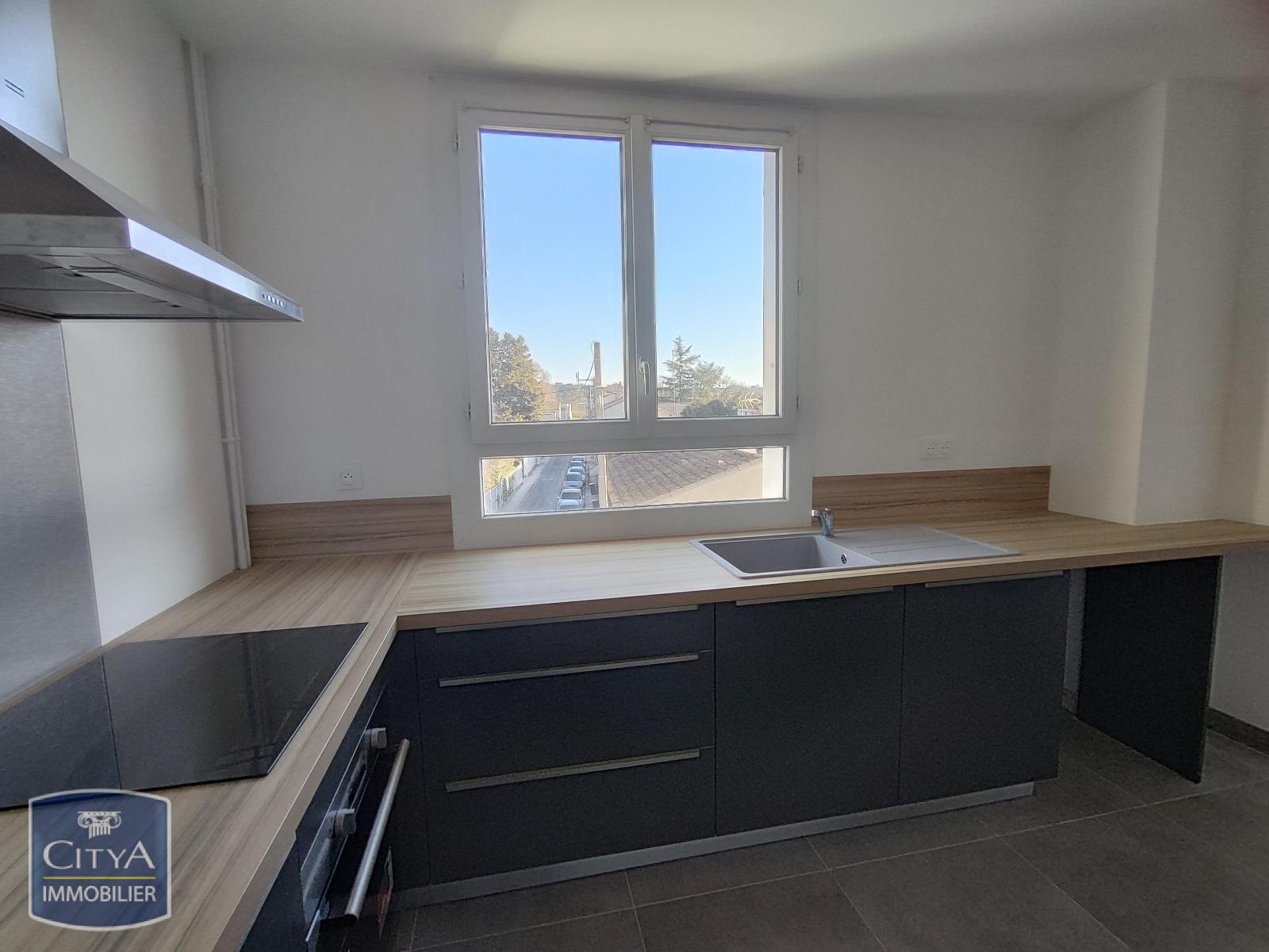 A LOUER - T4 - RESIDENCE SECURISEE - BALCON - LOGGIA - CELLIER - GARAGE - QUARTIER HOCHE - ROUTE D'UZES