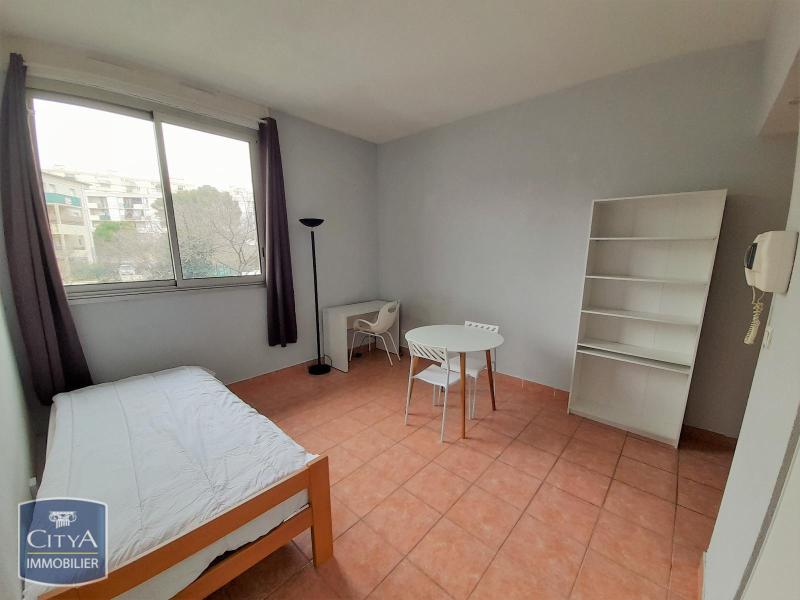 APPARTEMENT T1 A LOUER NIMES MEUBLE PARKING GARDIEN