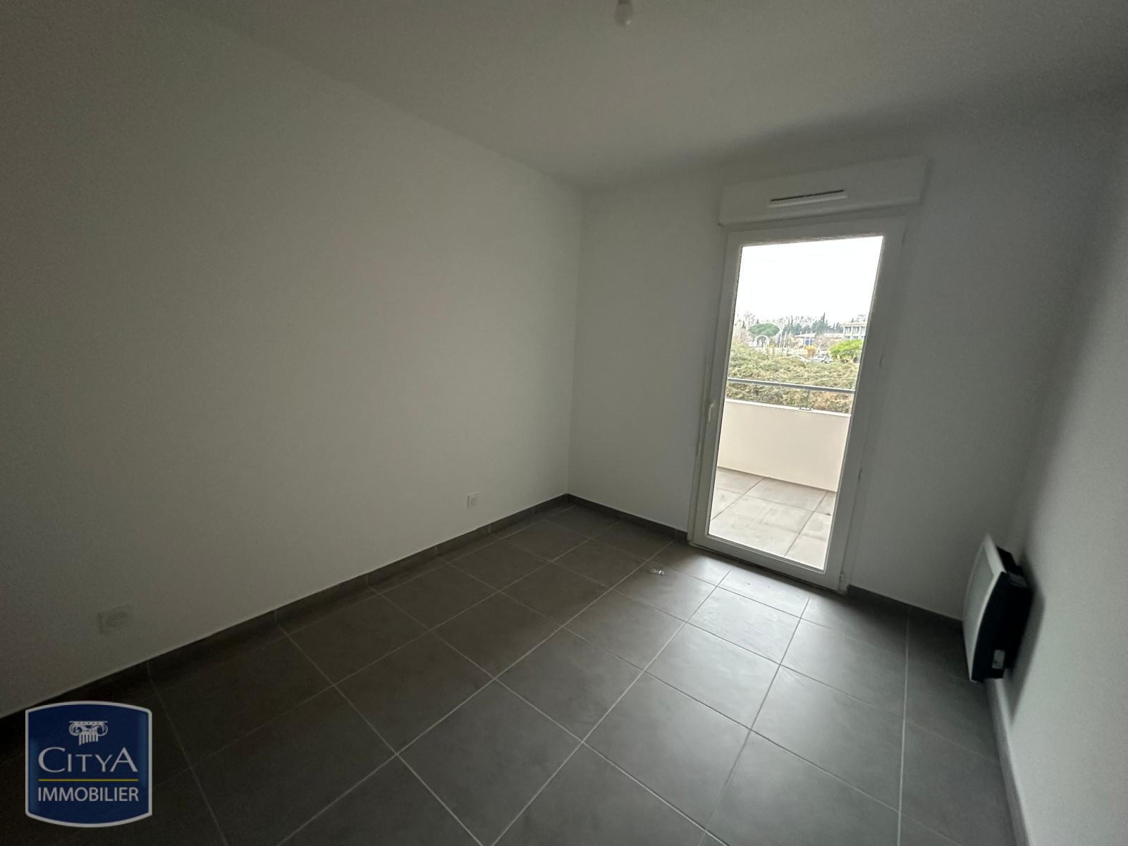 LOCATION - ARLES - T4 - RESIDENCE NEUVE - PARKING - BALCON