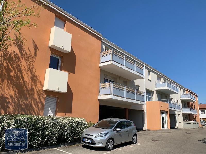 location t2 secteur Nîmes est parking terrasse