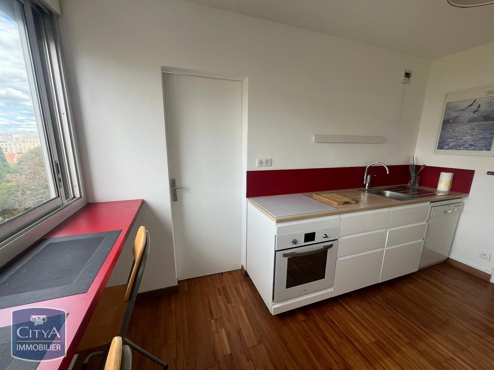 LOCATION T3 MEUBLE - NIMES - RESIDENCE DE STANDING - PARC ARBORE - PISCINE - ASCENSEUR - TERRASSE - DRESSING - BUANDERIE - PARKING - QUARTIER PUECH DU TEIL