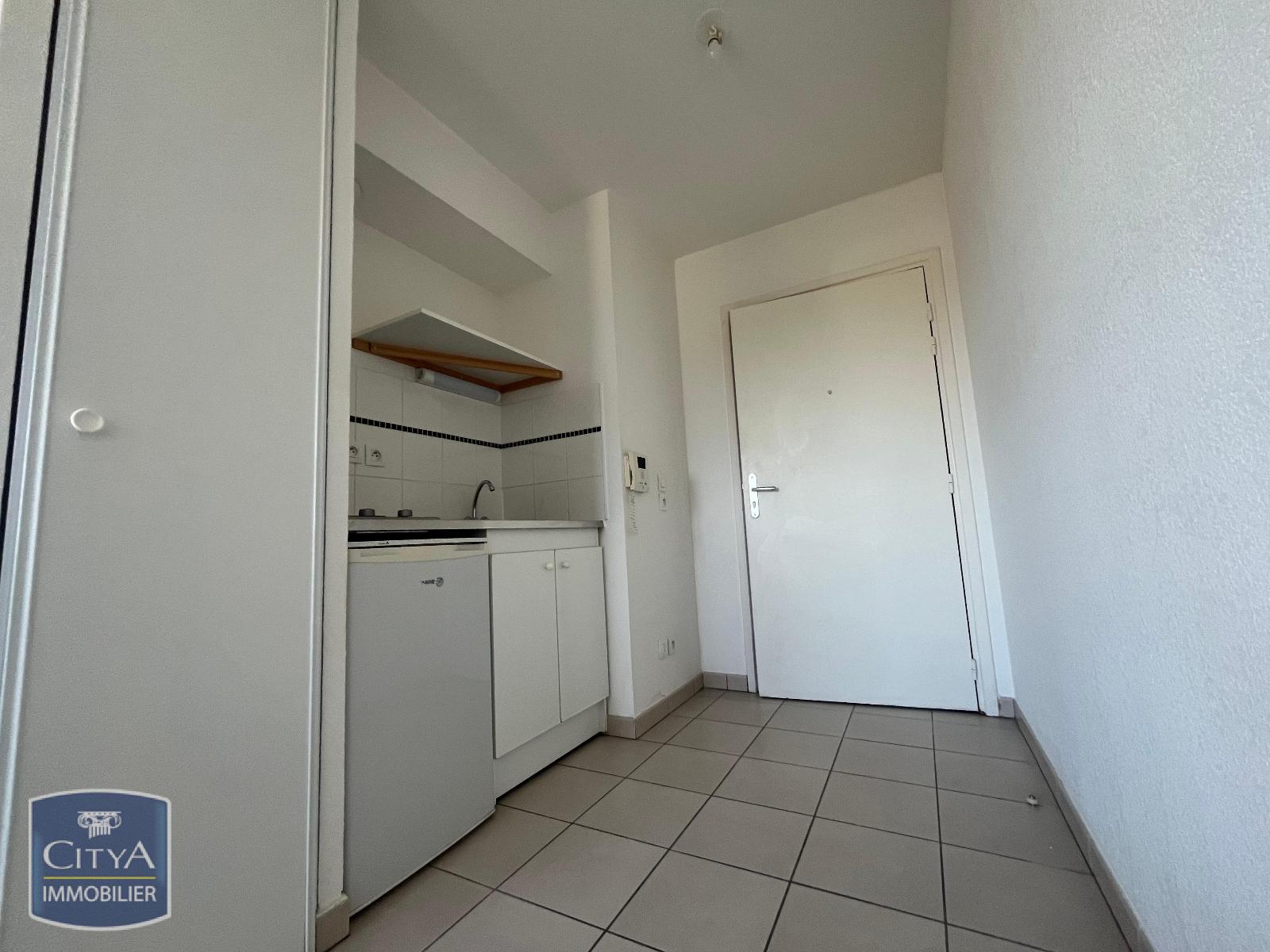 LOCATION RODILHAN - STUDIO AVEC PARKING - RESIDENCE CALME ET SECURISEE -PROCHE LYCEE PROFESSIONNEL AGRICOLE - PROCHE GARE NIMES PONT DU GARD DE MANDUEL