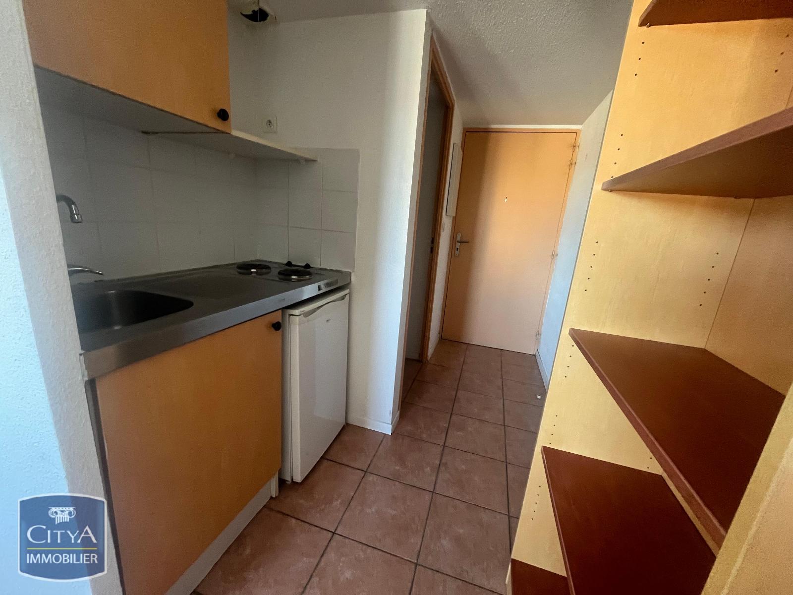 LOCATION STUDIO MEUBLE NIMES -LES JARDINS DE PASTEUR- PARKING/GARDIEN - RESIDENCE SECURISEE