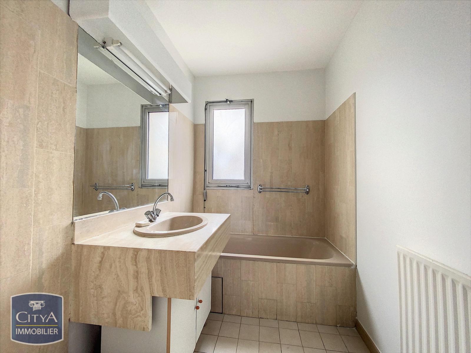 LOCATION- NIMES - T2 - NON MEUBLE - PROCHE CENTRE VILLE