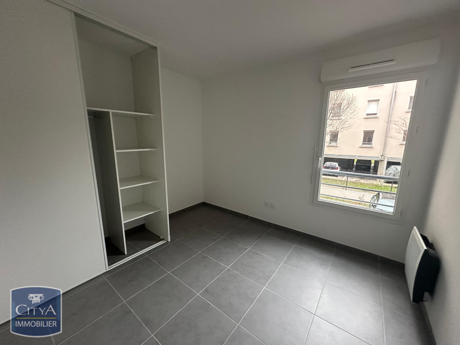 LOCATION - ARLES - T4 - RESIDENCE NEUVE - PARKING - BALCON