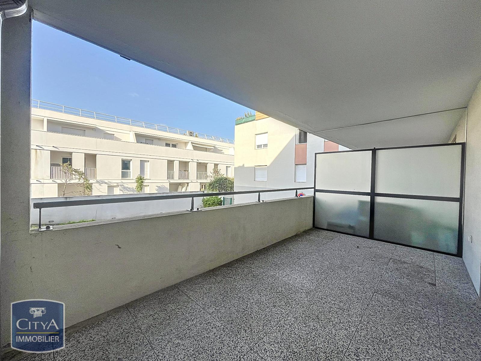 t2 parking terrasse moderne en vente investissement p2 f2