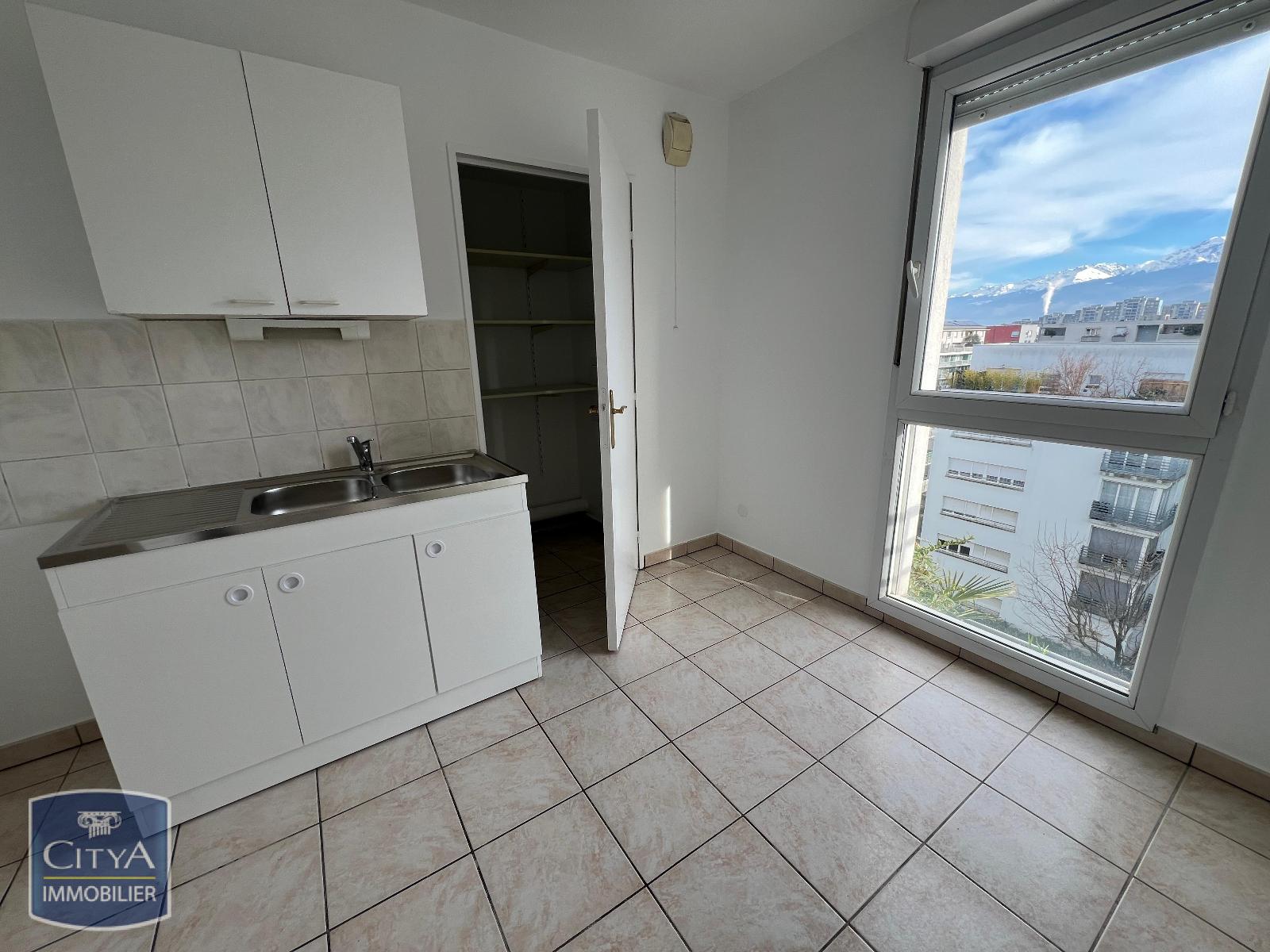 APPARTEMENT 3 PIECES RENOVE GRENOBLE PROCHE CENTRE