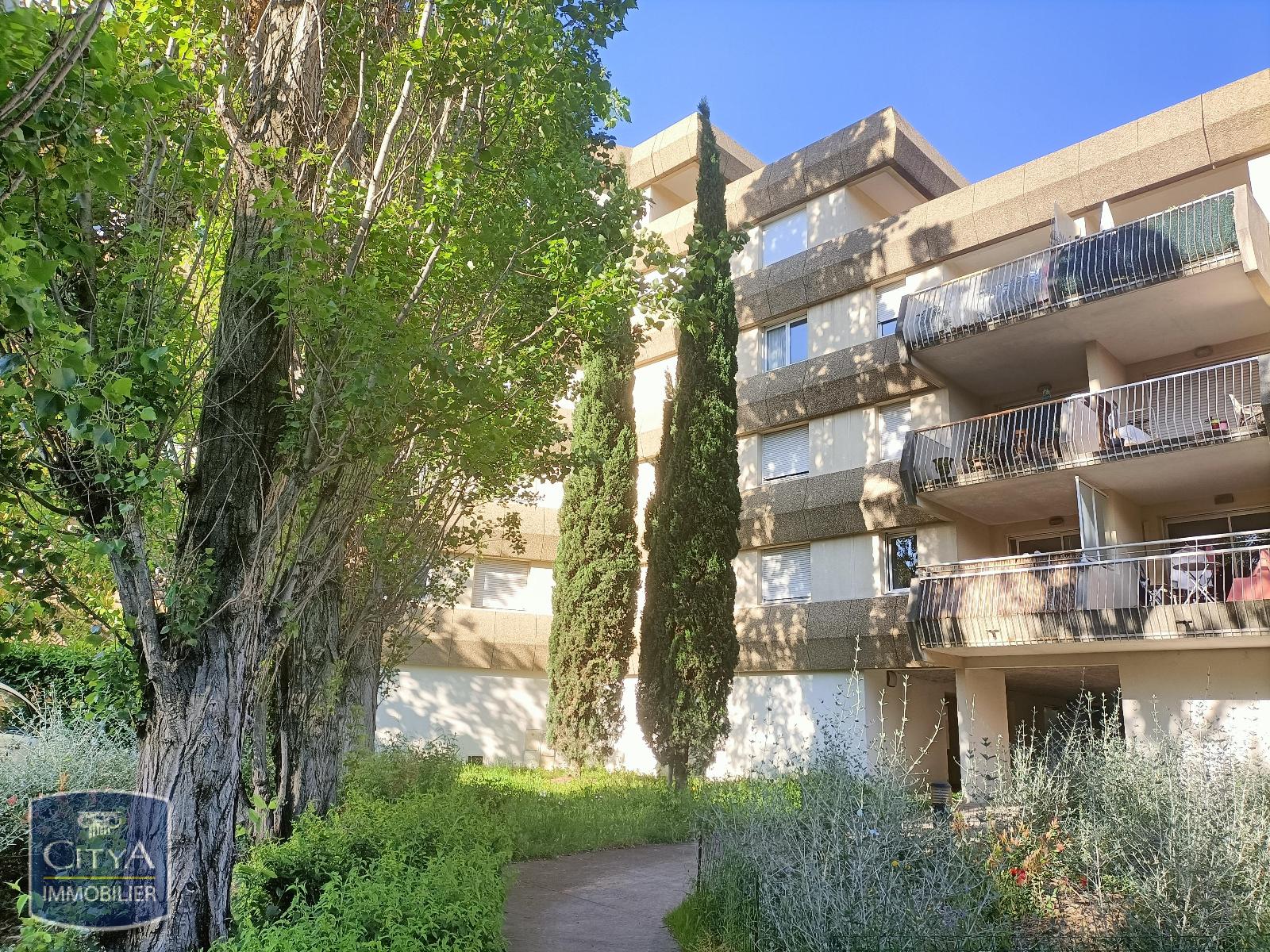 RESIDENCE ARBOREE AVEC PISCINE ET TENNIS