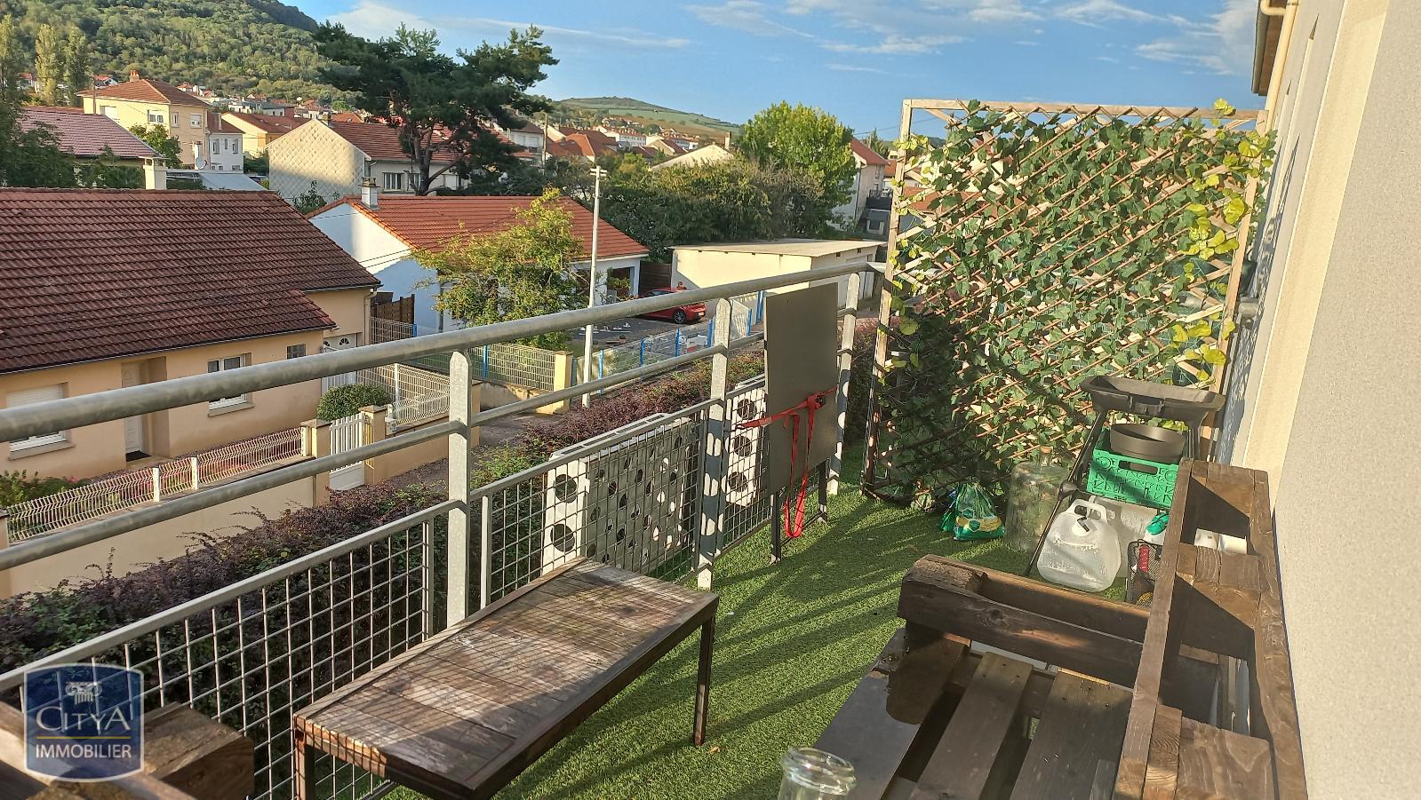 A louer T2bis avec balcon et parking