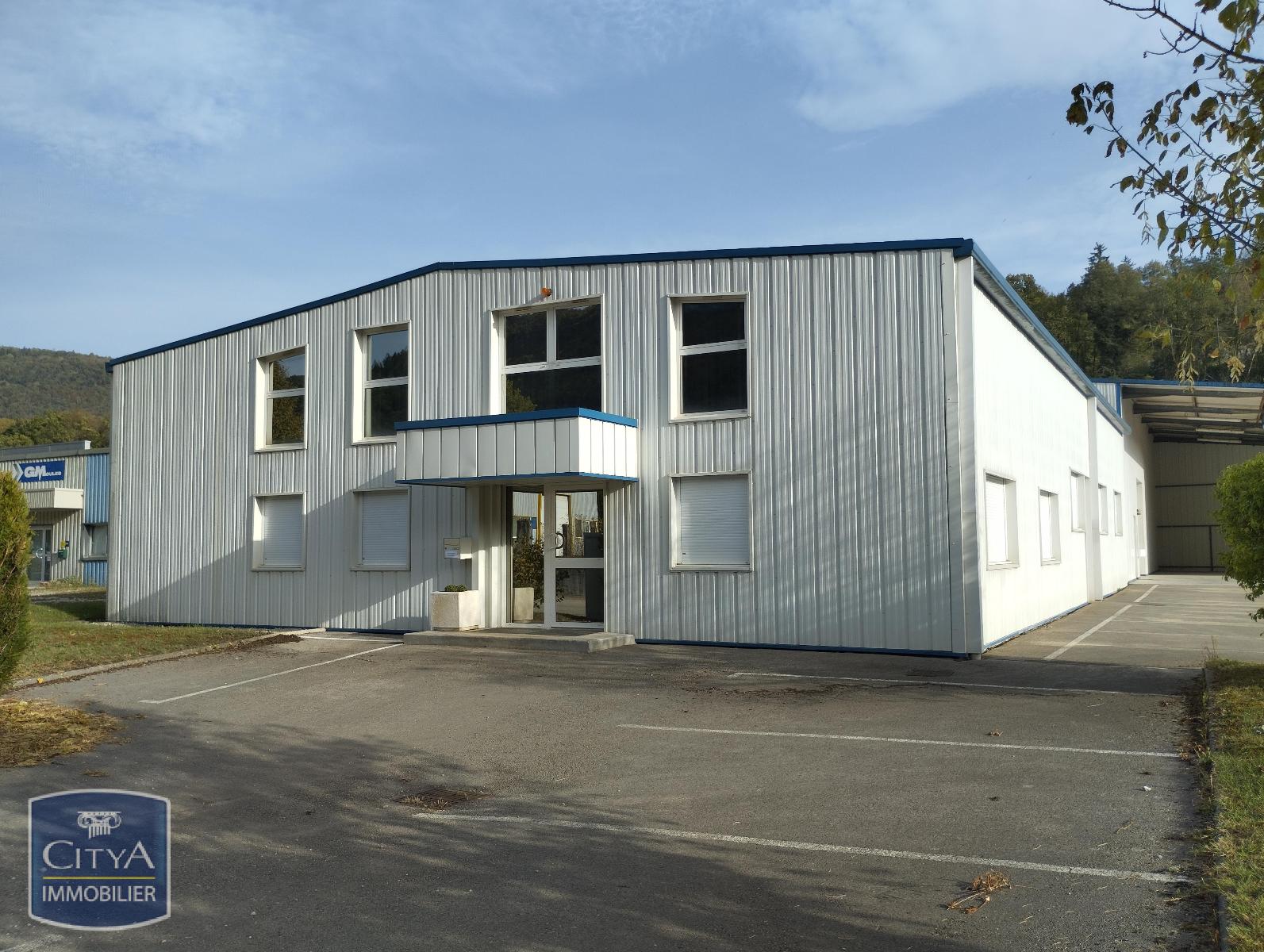 Photo Local Industriel 878m²