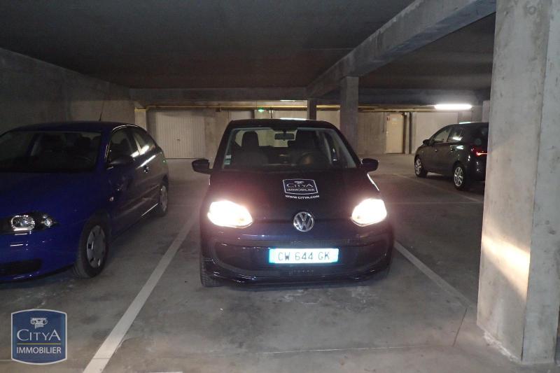 A LOUER PARKING CLOS DE LA SUISSE